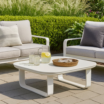 Sleek White Square Outdoor Coffee Table - 1-Tier Functional Design For Stylish Gardens & Outdoor Patios