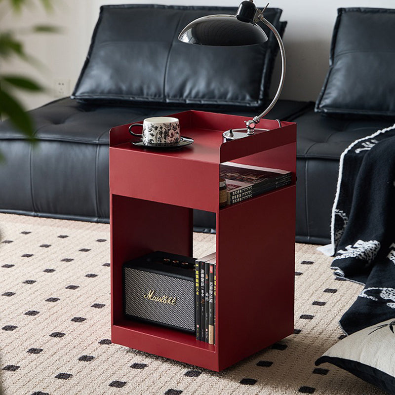 Zeitgenössischer Retro-Karbonstahl quadratischer beweglicher Beistelltisch 3-stufig mit versteckten Rollen für das Wohnzimmer 