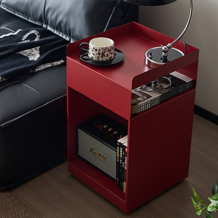 Zeitgenössischer Retro-Karbonstahl quadratischer beweglicher Beistelltisch 3-stufig mit versteckten Rollen für das Wohnzimmer 