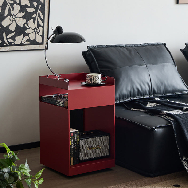 Zeitgenössischer Retro-Karbonstahl quadratischer beweglicher Beistelltisch 3-stufig mit versteckten Rollen für das Wohnzimmer 