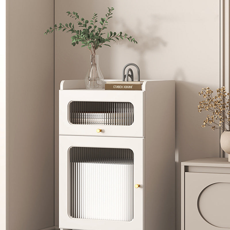 Mesa auxiliar nórdica contemporánea con franjas de vidrio, tablero y aglomerado, armario 1/2 con ruedas silenciosas para sala de estar 