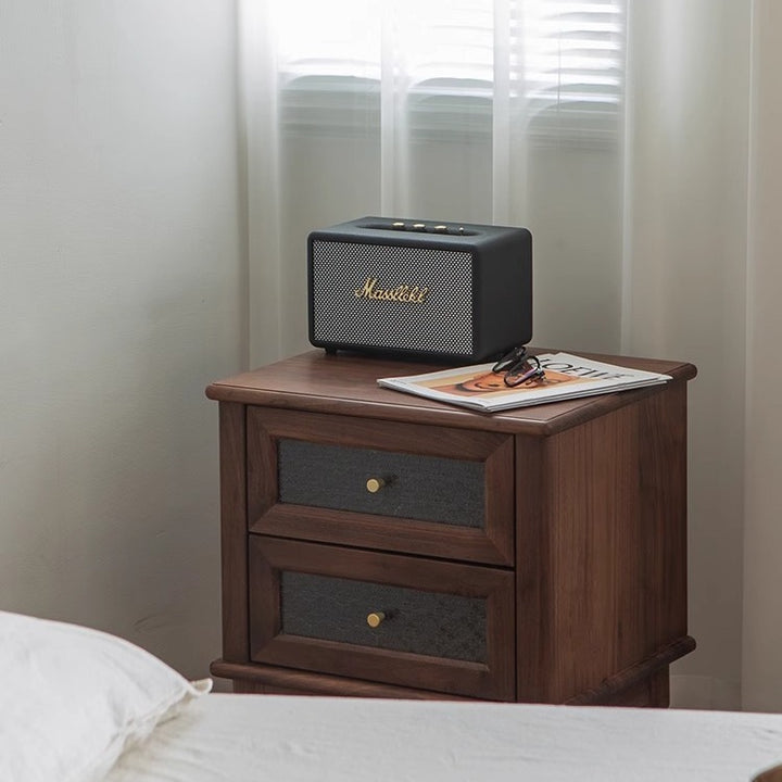 Mesita de noche rectangular contemporánea retro de madera de caucho, vidrio y metal con 2 cajones para almacenamiento junto a la cama 