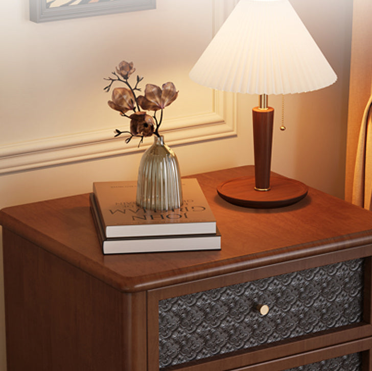 Mesita de noche rectangular contemporánea retro de madera de caucho, vidrio y metal con 2 cajones para almacenamiento junto a la cama 