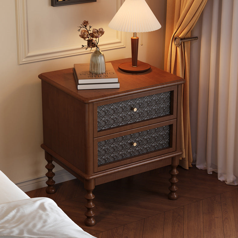 Mesita de noche rectangular contemporánea retro de madera de caucho, vidrio y metal con 2 cajones para almacenamiento junto a la cama 