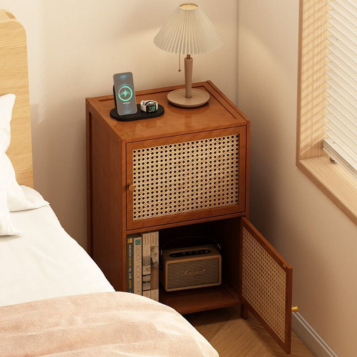 Mesita de noche rectangular contemporánea de estilo retro tejida en tablero de fibra de bambú con 2 armarios de almacenamiento para dormitorio 