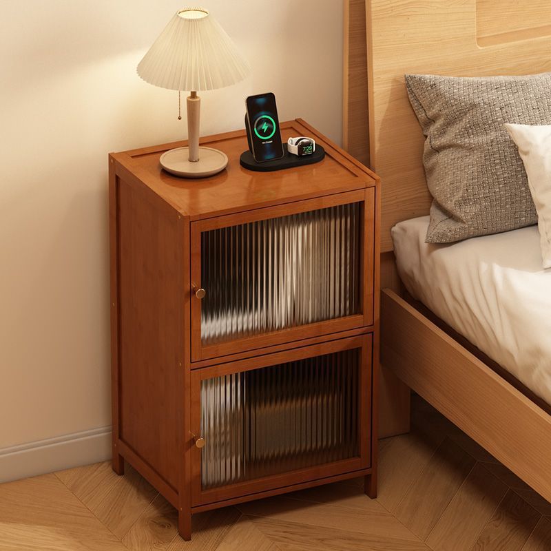 Mesita de noche rectangular contemporánea de estilo retro tejida en tablero de fibra de bambú con 2 armarios de almacenamiento para dormitorio 