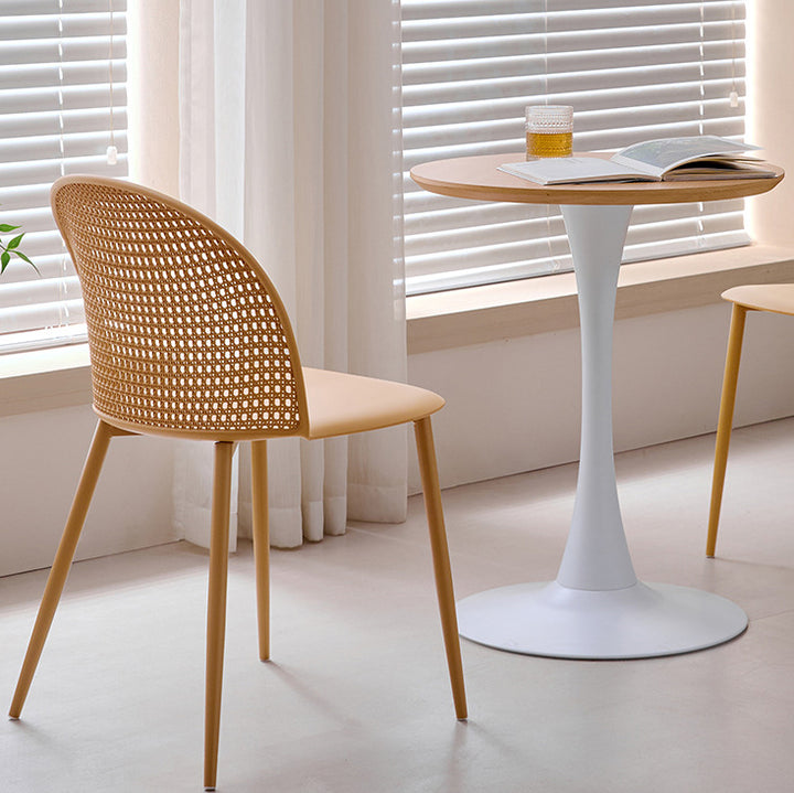 Table basse contemporaine en MDF nordique et fer avec pieds en trompette pour salon et salle à manger 