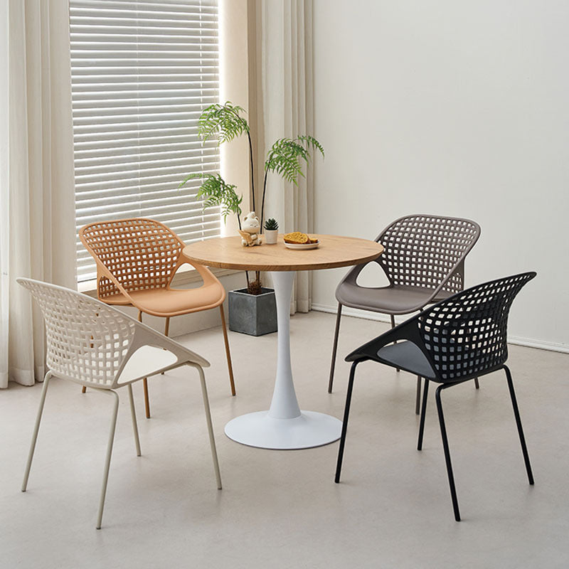 Table basse contemporaine en MDF nordique et fer avec pieds en trompette pour salon et salle à manger 