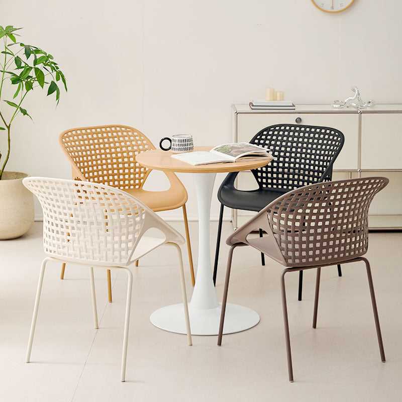 Table basse contemporaine en MDF nordique et fer avec pieds en trompette pour salon et salle à manger 