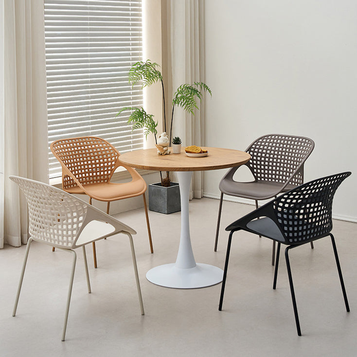 Table basse contemporaine en MDF nordique et fer avec pieds en trompette pour salon et salle à manger 