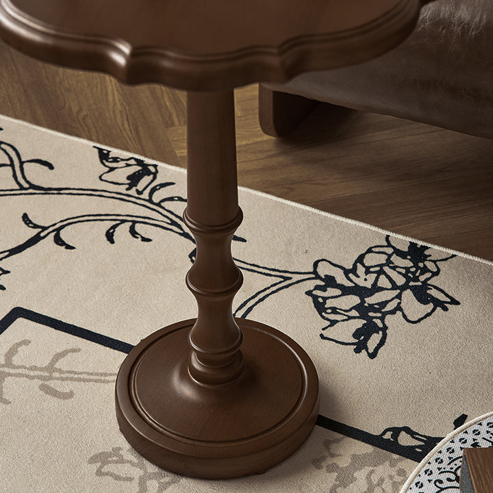 Table basse ronde sculptée en chêne massif traditionnel français avec 1 plateau pour salon 