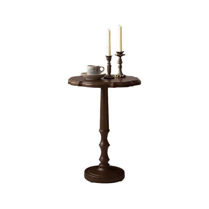Table basse ronde sculptée en chêne massif traditionnel français avec 1 plateau pour salon 