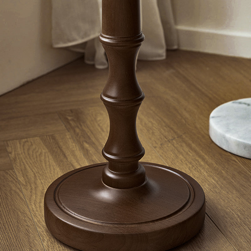 Table basse ronde sculptée en chêne massif traditionnel français avec 1 plateau pour salon 