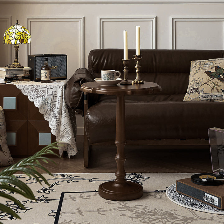 Table basse ronde sculptée en chêne massif traditionnel français avec 1 plateau pour salon 