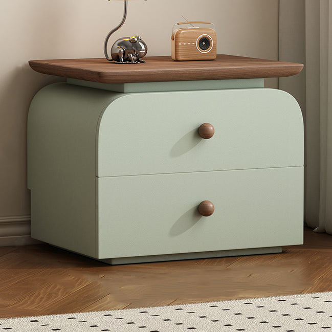 Moderner Mid-Century Nachttisch aus Massivholz & kratzfestem Leder mit rechteckiger Form und 2 Schubladen für das Bett 