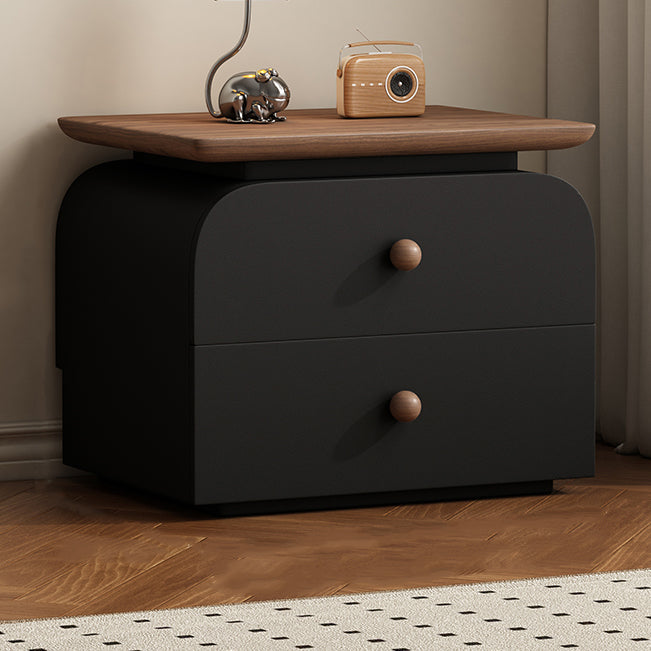 Moderner Mid-Century Nachttisch aus Massivholz & kratzfestem Leder mit rechteckiger Form und 2 Schubladen für das Bett 