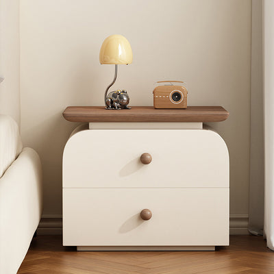 Moderner Mid-Century Nachttisch aus Massivholz & kratzfestem Leder mit rechteckiger Form und 2 Schubladen für das Bett 