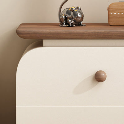 Moderner Mid-Century Nachttisch aus Massivholz & kratzfestem Leder mit rechteckiger Form und 2 Schubladen für das Bett 