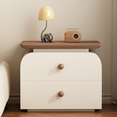 Moderner Mid-Century Nachttisch aus Massivholz & kratzfestem Leder mit rechteckiger Form und 2 Schubladen für das Bett 
