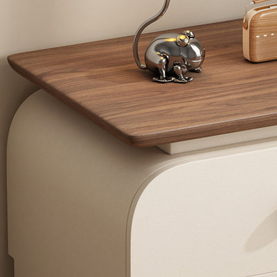 Moderner Mid-Century Nachttisch aus Massivholz & kratzfestem Leder mit rechteckiger Form und 2 Schubladen für das Bett 