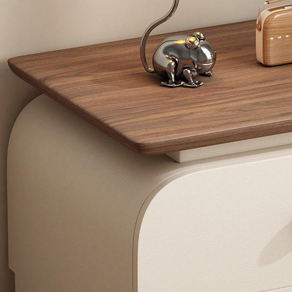 Moderner Mid-Century Nachttisch aus Massivholz & kratzfestem Leder mit rechteckiger Form und 2 Schubladen für das Bett 