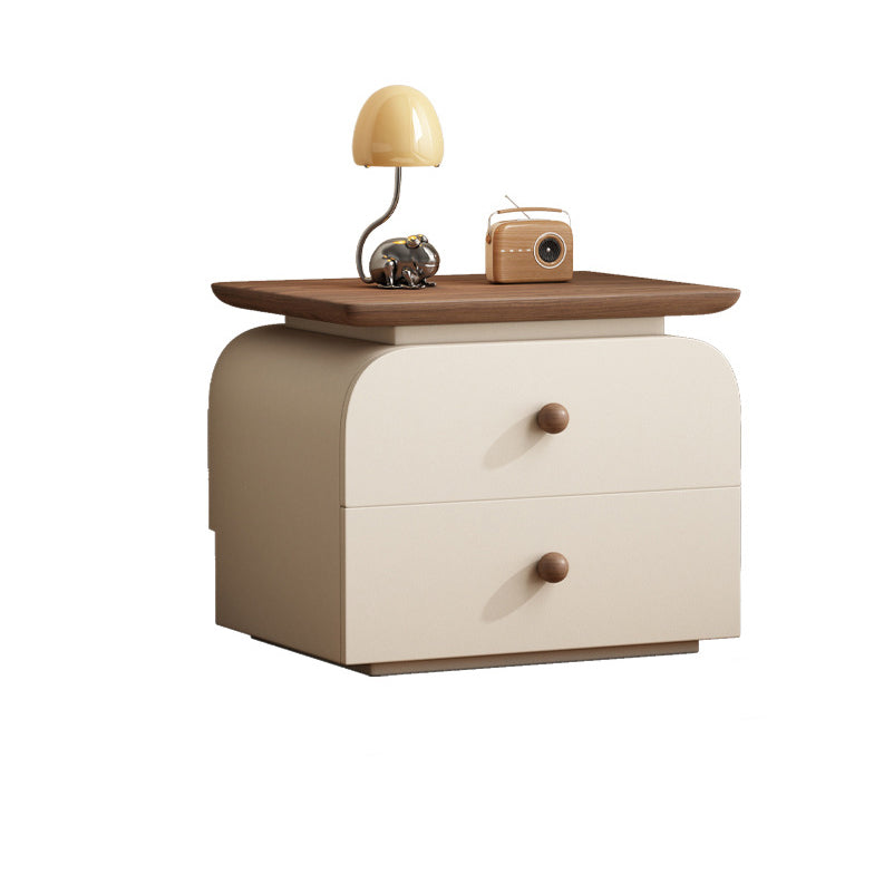 Moderner Mid-Century Nachttisch aus Massivholz & kratzfestem Leder mit rechteckiger Form und 2 Schubladen für das Bett 