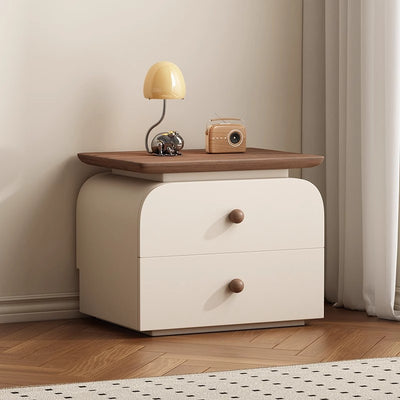 Moderner Mid-Century Nachttisch aus Massivholz & kratzfestem Leder mit rechteckiger Form und 2 Schubladen für das Bett 