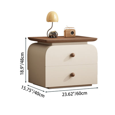 Moderner Mid-Century Nachttisch aus Massivholz & kratzfestem Leder mit rechteckiger Form und 2 Schubladen für das Bett 