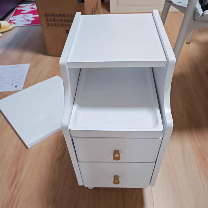 Moderna mesita de noche rectangular estrecha de madera de caucho nórdica contemporánea con 2 cajones y 1 armario para almacenamiento junto a la cama 