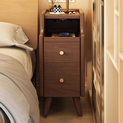 Table de chevet rectangulaire étroit en bois de caoutchouc nordique contemporain avec 2 tiroirs et 1 armoire pour le rangement de chevet 