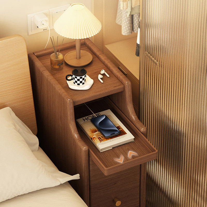 Moderna mesita de noche rectangular estrecha de madera de caucho nórdica contemporánea con 2 cajones y 1 armario para almacenamiento junto a la cama 