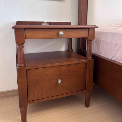 Table de nuit rectangulaire traditionnelle en bois de frêne et pin avec 2 tiroirs pour chambre 