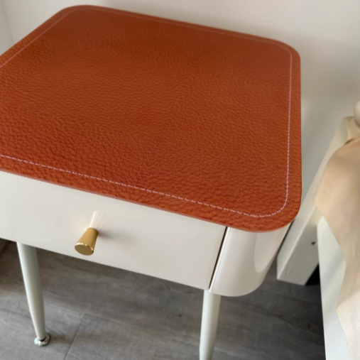 Table de chevet moderne nordique en verre trempé PP fer carré texture cuir avec 1 tiroir pour chambre 