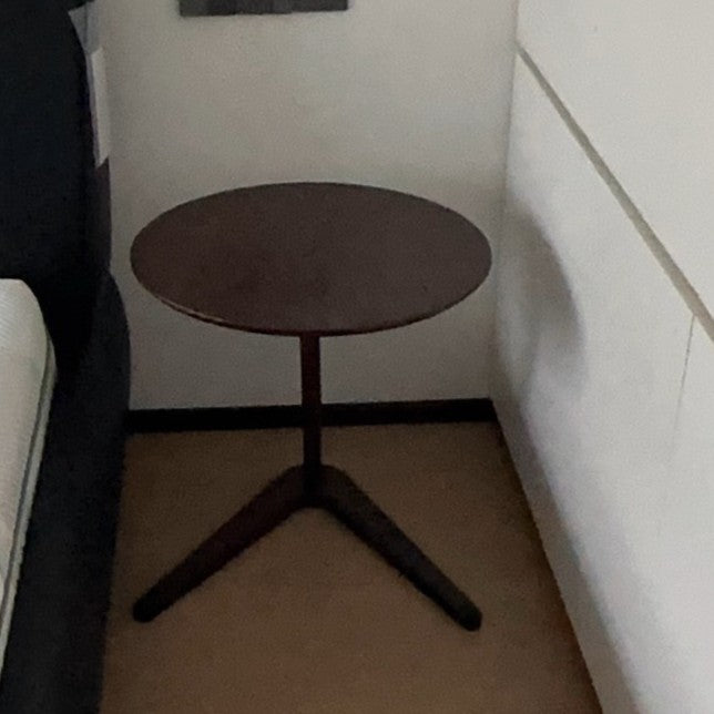 Table basse contemporaine nordique ronde triangulaire en bois d’hévéa pour salon 