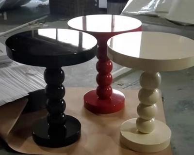 Table basse en bois massif de forme ronde contemporaine pour salon 