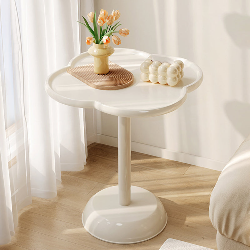 Moderner minimalistischer PP-Couchtisch mit Kleeblatt-Spirale und zylindrischem Sockel fürs Wohnzimmer 