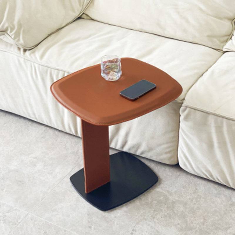 Moderner minimalistischer rechteckiger Beistelltisch aus Kunstsattelleder und Carbonstahl für das Wohnzimmer 