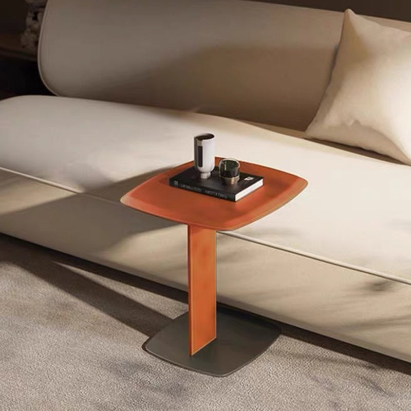 Moderner minimalistischer rechteckiger Beistelltisch aus Kunstsattelleder und Carbonstahl für das Wohnzimmer 