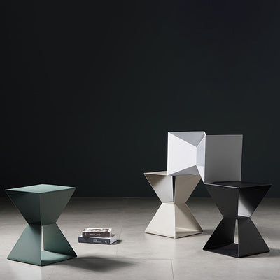 Table d'appoint carrée géométrique nordique contemporaine en acier au carbone pour salon 