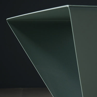 Table d'appoint carrée géométrique nordique contemporaine en acier au carbone pour salon 
