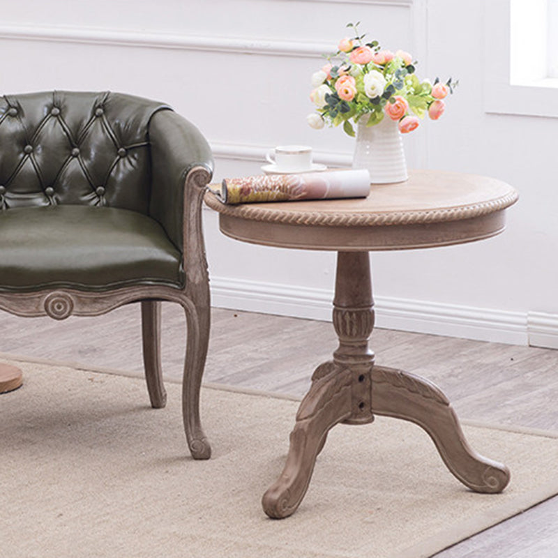 Traditioneller runder Couchtisch aus MDF und Kautschukholz im französischen Stil mit drei Beinen für das Wohnzimmer 
