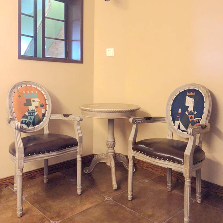 Traditioneller runder Couchtisch aus MDF und Kautschukholz im französischen Stil mit drei Beinen für das Wohnzimmer 
