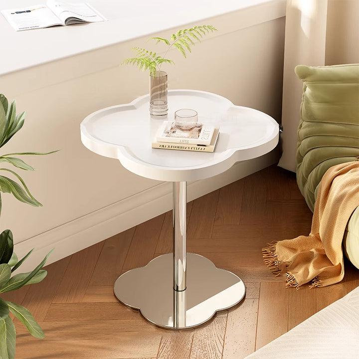 Table d'appoint contemporaine scandinave en panneau de fibres à densité moyenne, verre trempé, acier inoxydable, fer, en forme de quadrilobe, pour salon 
