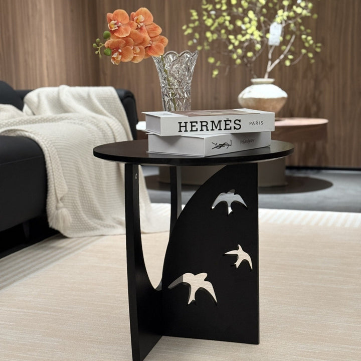 Table d’appoint ronde traditionnelle vintage en bois massif avec cadre ajouré pour salon 
