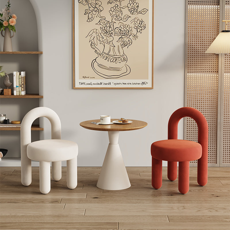 Zeitgenössisches skandinavisches gesintertes Stein-Solid-Holz-Eisen-Samt-Schwamm-Rundakzentstuhl- und Tischset für Wohnzimmer 