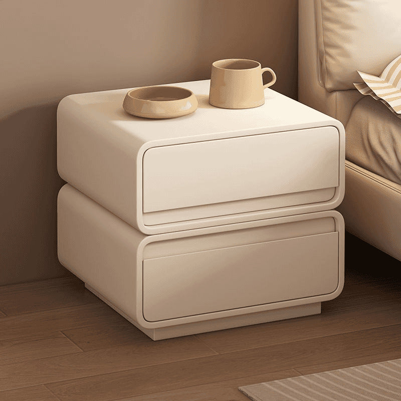 Moderner minimalistischer quadratischer Nachttisch aus keilgezinktem Kiefernholz, MDF und Mikrofaserleder mit 2 Schubladen fürs Schlafzimmer 