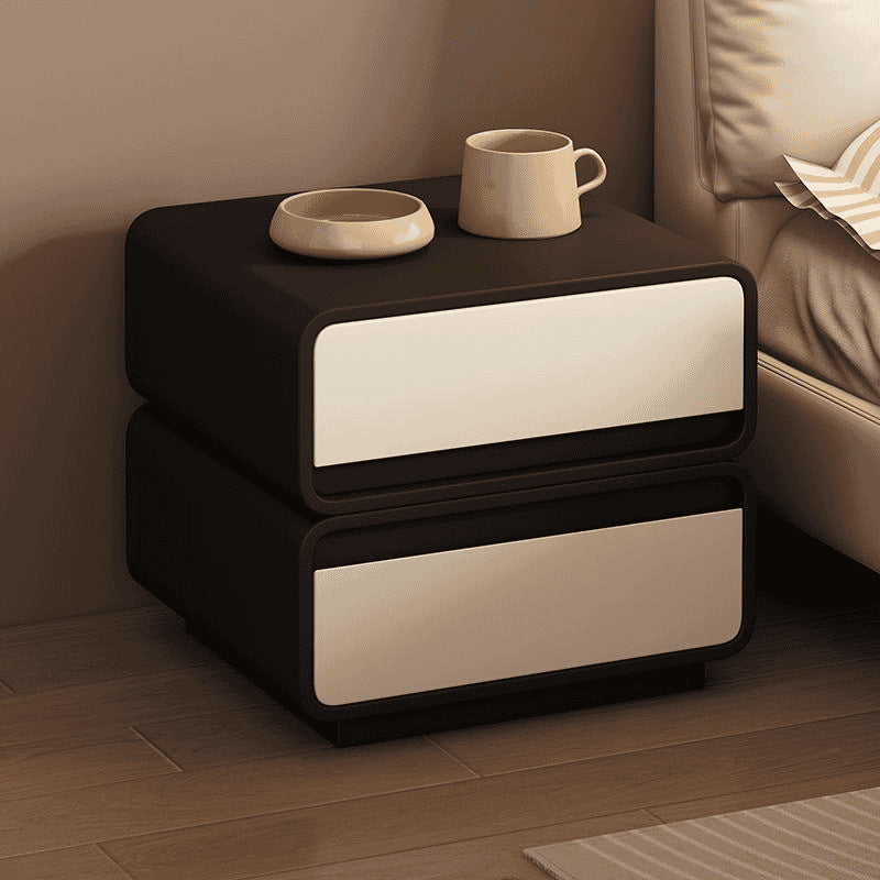Moderner minimalistischer quadratischer Nachttisch aus keilgezinktem Kiefernholz, MDF und Mikrofaserleder mit 2 Schubladen fürs Schlafzimmer 