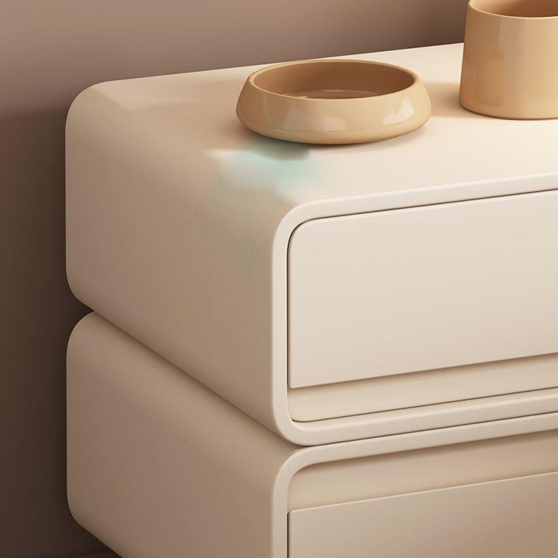 Moderner minimalistischer quadratischer Nachttisch aus keilgezinktem Kiefernholz, MDF und Mikrofaserleder mit 2 Schubladen fürs Schlafzimmer 