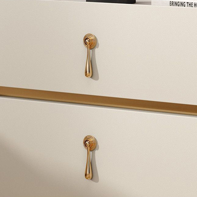Zeitgenössischer Luxus quadratischer rechteckiger Steinschicht Mikrofaserleder Massivholz Sperrholz Kiefernholz Nachttisch 2-Schublade für Schlafzimmer 