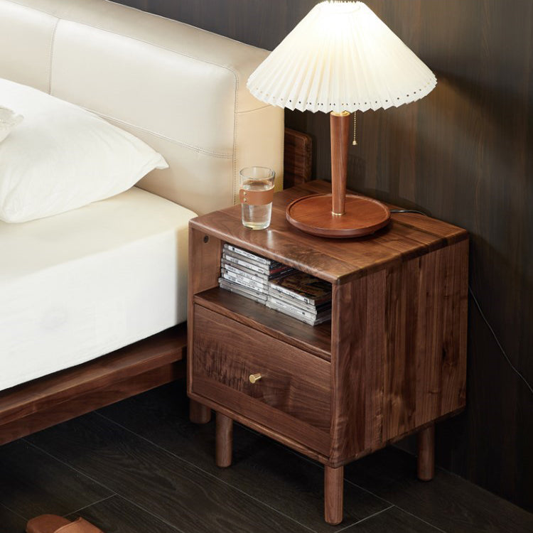 Traditioneller Vintage quadratischer rechteckiger Walnuss-Nachttisch mit 1 Schublade für das Schlafzimmer 